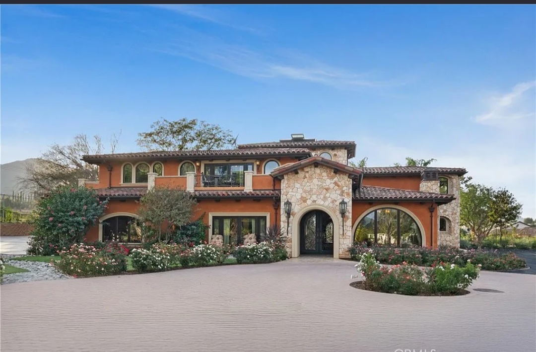 UNPARALLELED LUXURY AMD PRIVATE RESORT